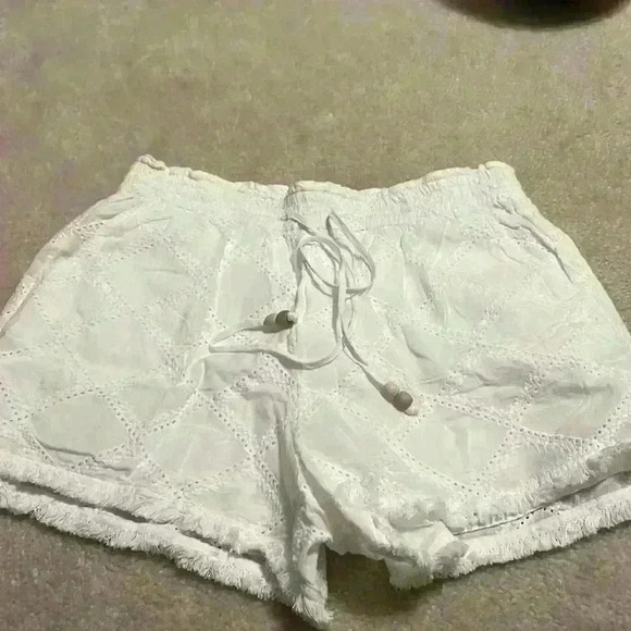 Heartloom white shorts with pockets - Picture 5 of 5